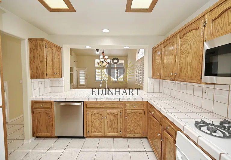 3750 W Vincent Ln — Photo 8