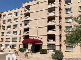7850 E Camelback Rd