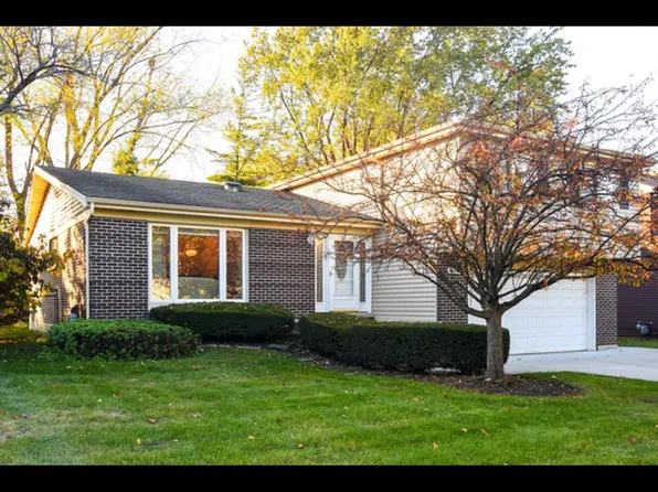 1606 N Burning Bush Ln, Mount Prospect, IL 60056