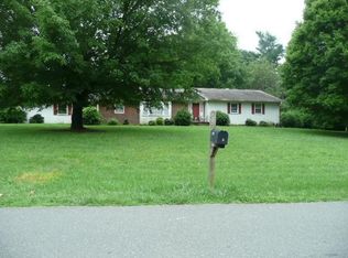 4280 Lake Cliff Dr, Clemmons, NC 27012