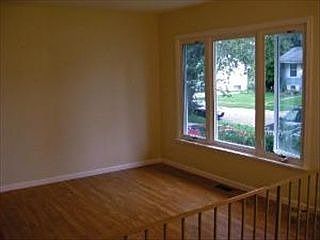 3rd image of 732 S Wind Dr
