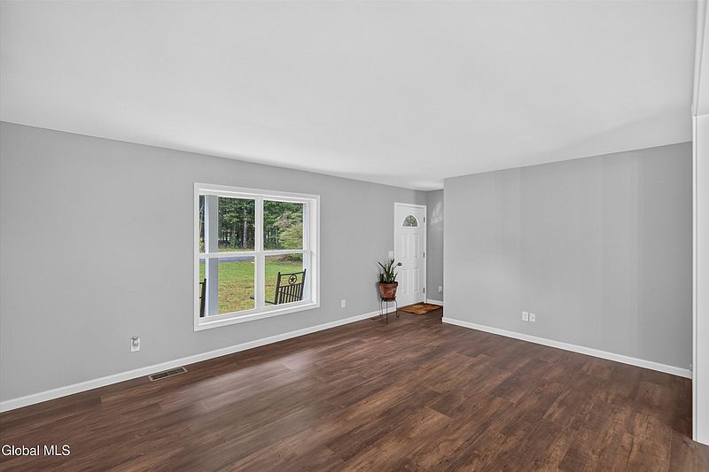 5th image of 152 Ingersoll Road