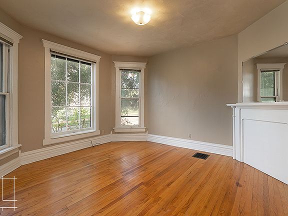 3rd image of 207 W Hubbard Ave #993D629B