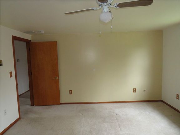 5th image of 328 Comstock Dr