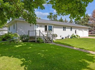 905 13th St, Clarkfield, MN 56223