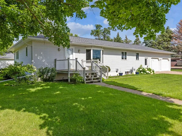 905 13th St, Clarkfield, MN 56223