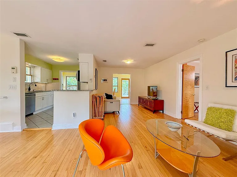 237 20th Ave SE — Photo 30