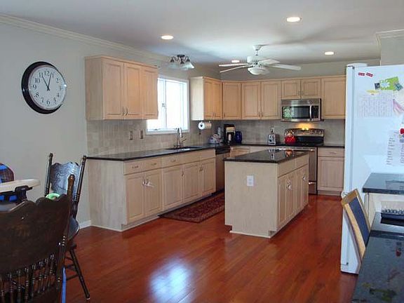 Kitchen with Granite