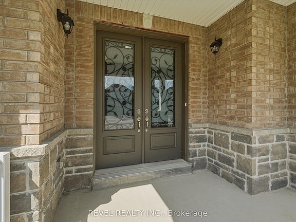 5th image of 63 Wood Cres