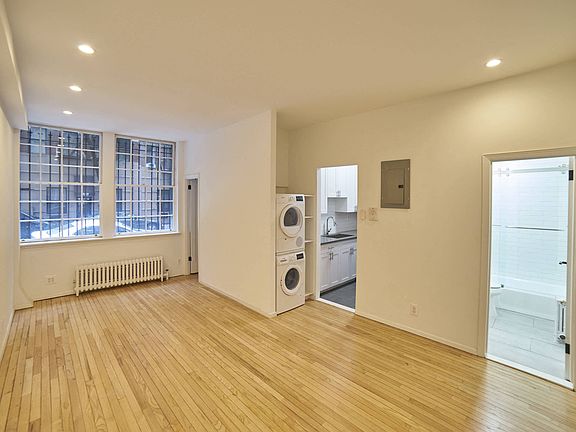 3rd image of 320 E 92nd St APT 1fe