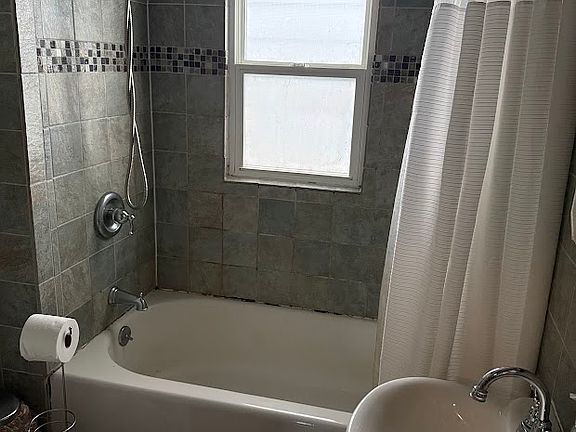 5th image of 2819 W Lyndale St #2
