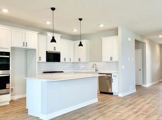 2483 Marsh View Ct, Shakopee, MN 55379