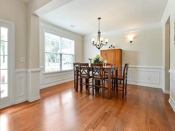 3rd image of 146 Bevington Ln