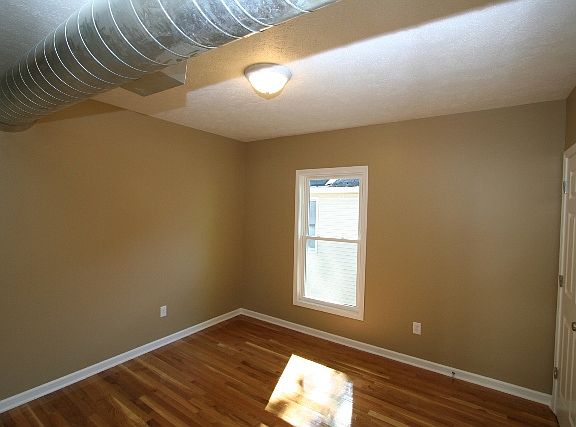 3rd image of 1039 Bridge St NW