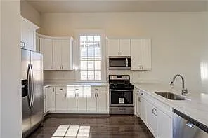 3 bed, 2.0 bath, 1380 sqft, $2,400 — Photo 4