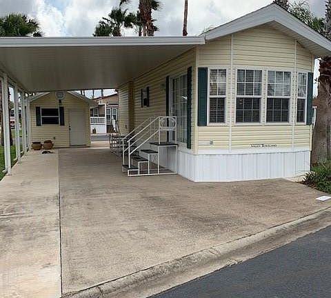 2nd image of 2020 Pineda St E
