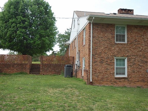 2nd image of 1802 Whiteley Pl