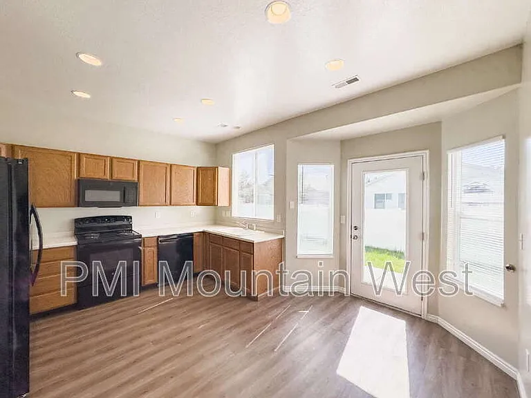 243 N Caleb Dr — Photo 7