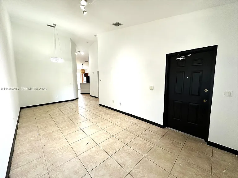 3550 NE 5th St #202 — Photo 6