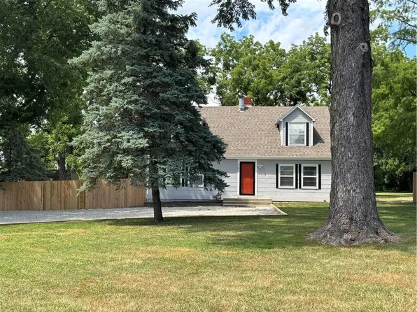4202 Dr Greaves Rd, Grandview, MO 64030