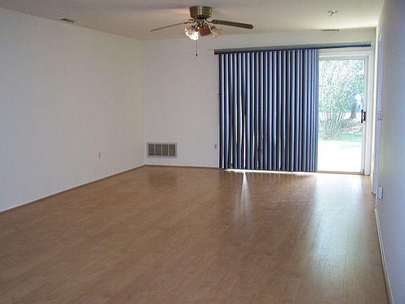 2nd image of 113 Wycombe Pl #113