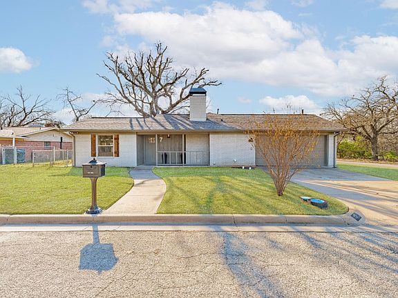 3rd image of 7 NW Ann Rd