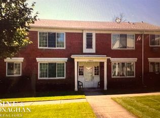 19815 Arthur St, Harper Woods, MI 48225