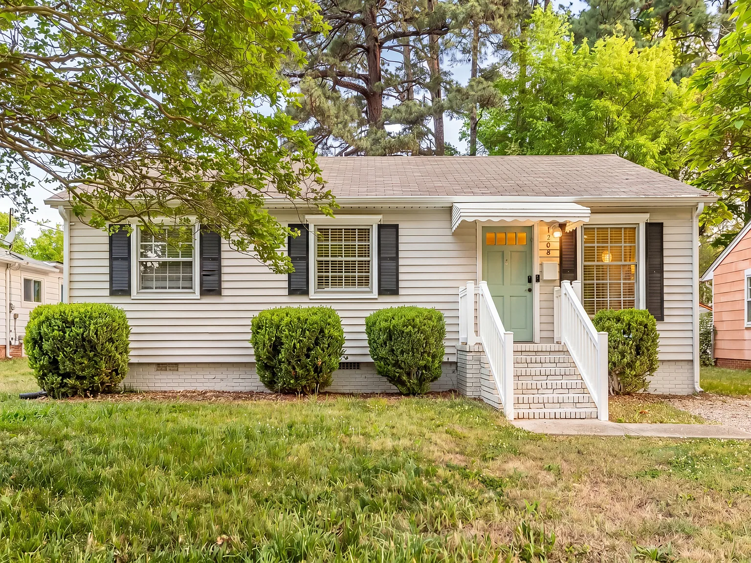 3 bed, 1.5 bath, 986 sqft, $2,600 — Photo 1