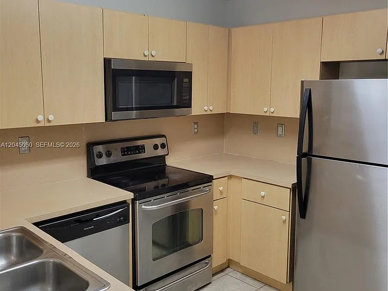 618 SW 106th Ave #1511 — Photo 5