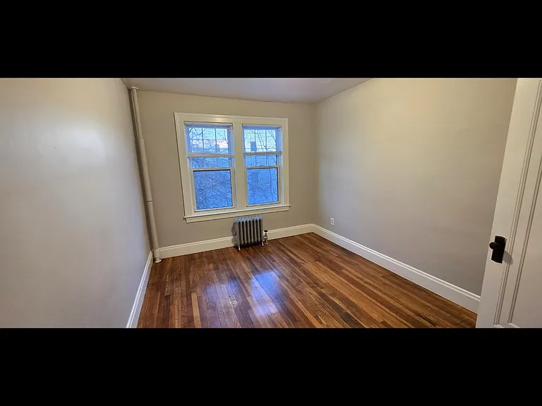 33 Harbor St #2R — Photo 4