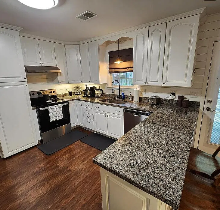 3 bed, 2.0 bath, 1703 sqft, $3,995 — Photo 3
