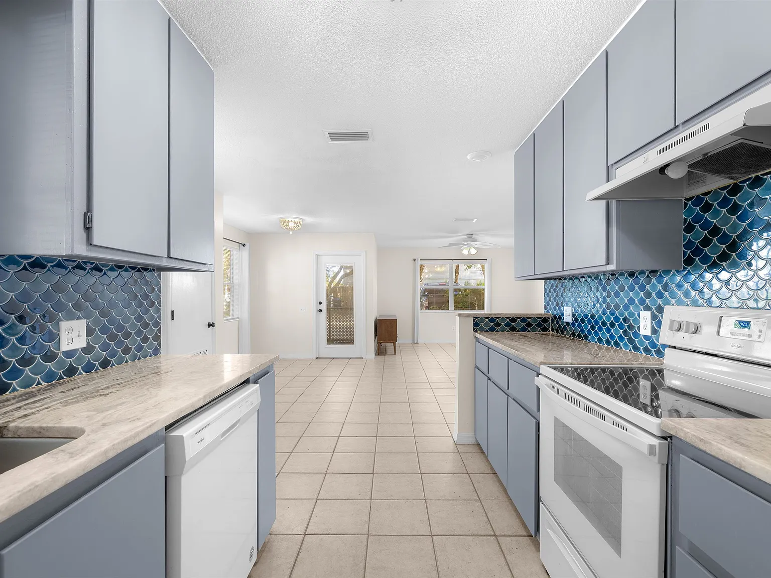 3 bed, 1359 sqft, $2,500 — Photo 1