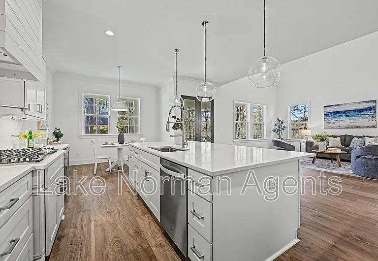 4609 Firethorn Ct — Photo 6