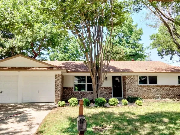 528 Circleview Dr N, Hurst, TX 76054