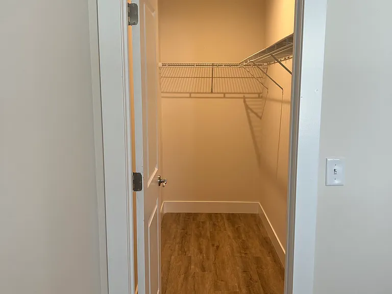 409 Court Yard Ln — Photo 27