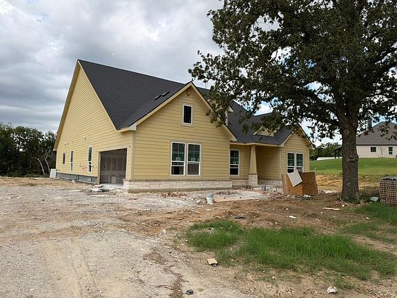 3rd image of 124 Oak Grove Way