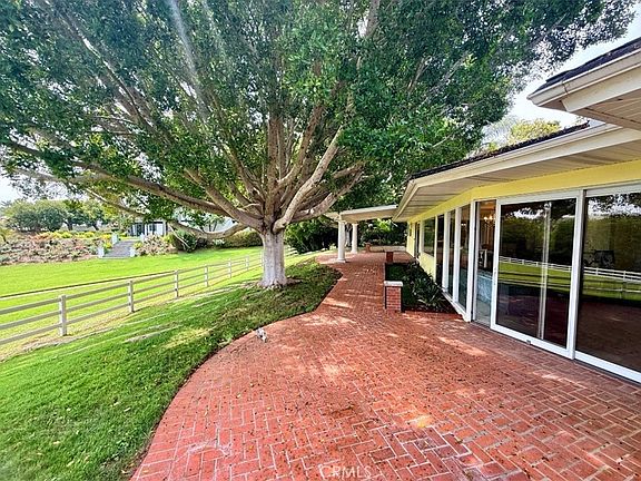 2nd image of 2086 Playa Rd