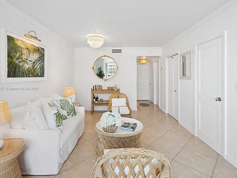 2899 Collins Ave #1025 — Photo 7