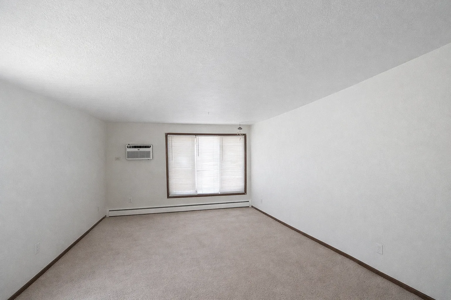 1327 7th St SE — Photo 2