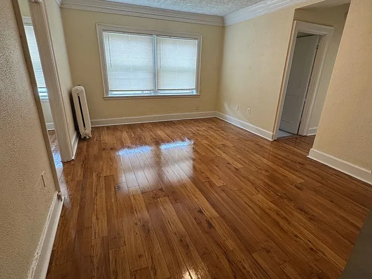 Whitestone Manor Apartments — Photo 9