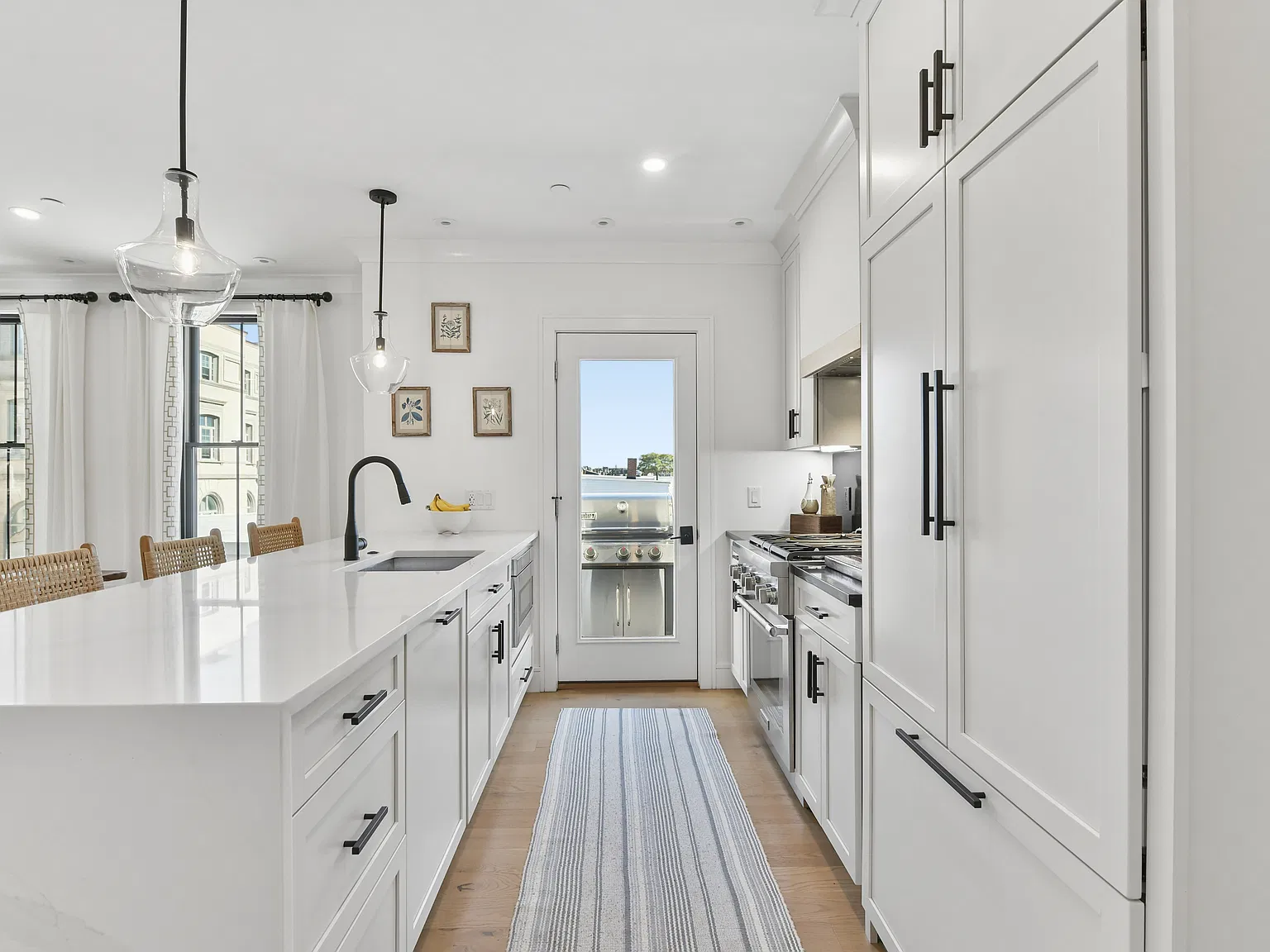 2 bed, 1168 sqft, $4,200 — Photo 2
