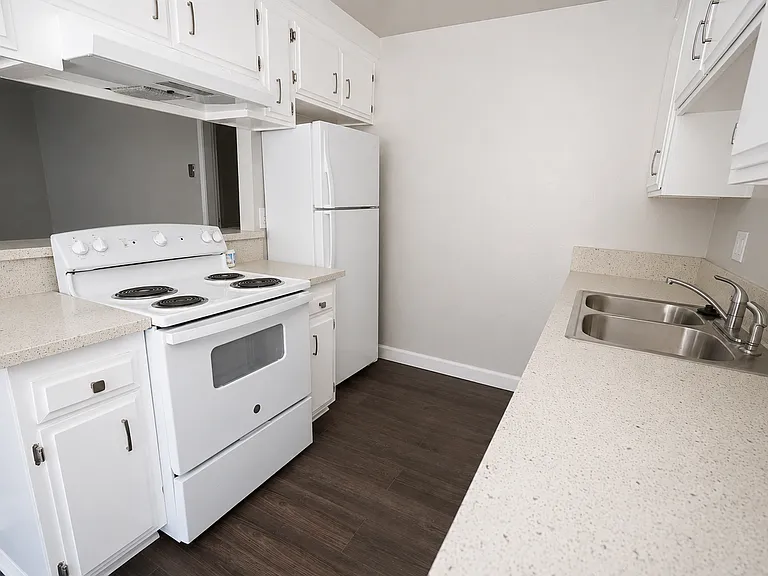 325 Stillman Ave #D — Photo 1