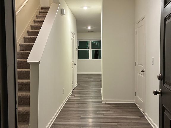 3rd image of 1050 Paddington Dr