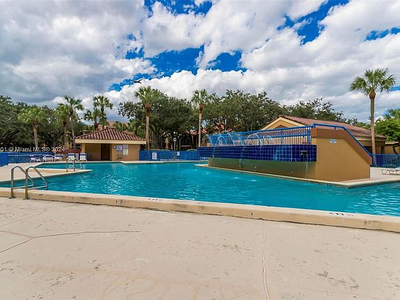 5th image of 15489 Miami Lakeway N APT 201-3