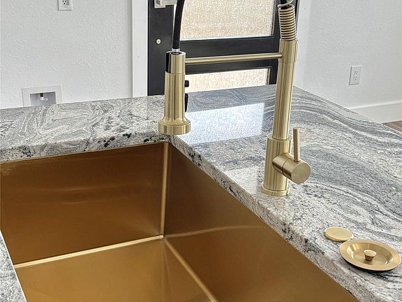 5th image of 43 Buckskin Dr