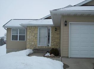 3722 Stoneview Cir SW, Cedar Rapids, IA 52404