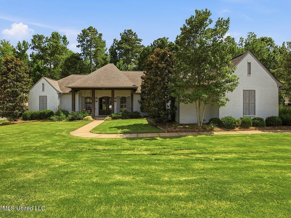 1st image of 131 Carrington Dr