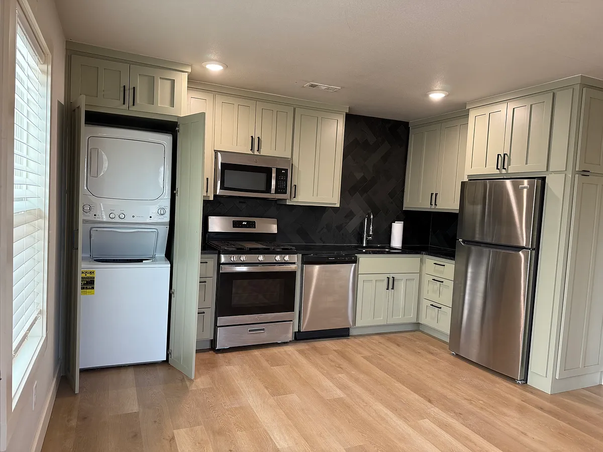 Building Photo - 407 SE 10th St #407