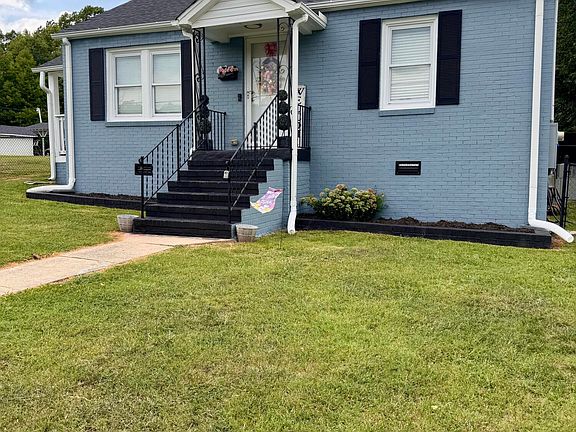 2nd image of 220 Hill St