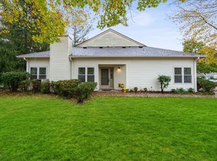 301 Sunshine Ct, Englishtown, NJ 07726